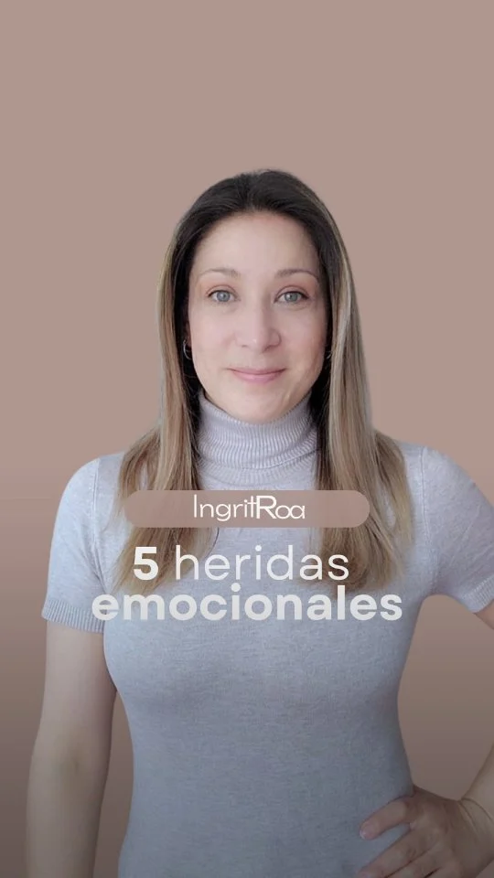 A veces, cargamos con heridas invisibles desde la niñez que moldean nuestras relaciones y nos impiden ser plenamente quienes somos. Rechazo, abandono, humillación, traición e injusticia... cada una deja huellas profundas en nuestro corazón, aunque no podamos verlas.

Reconocer estas heridas es el primer paso para empezar a sanar. Si te sientes identificada con alguna de ellas y deseas liberar lo que te pesa, estoy aquí para acompañarte.

🌸 Consulta personalizada: Juntas podemos explorar y trabajar en esas emociones que aún te afectan. Envía un mensaje directo y agendemos tu sesión.
✨ Encuentros gratuitos: También te invito a los Martes de Constelaciones Familiares, un espacio para sanar y entender tus heridas desde lo más profundo.

#sanacionemocional #heridasdeinfancia #crecimientopersonal #constelacionesfamiliares #mujerconsciente #sanarparacrecer #autoconocimientofemenino